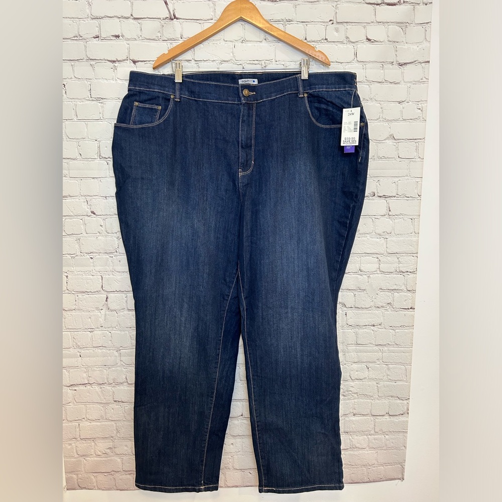 NWT.  CATHERINES Right Fit Curvy Jeans. 24w